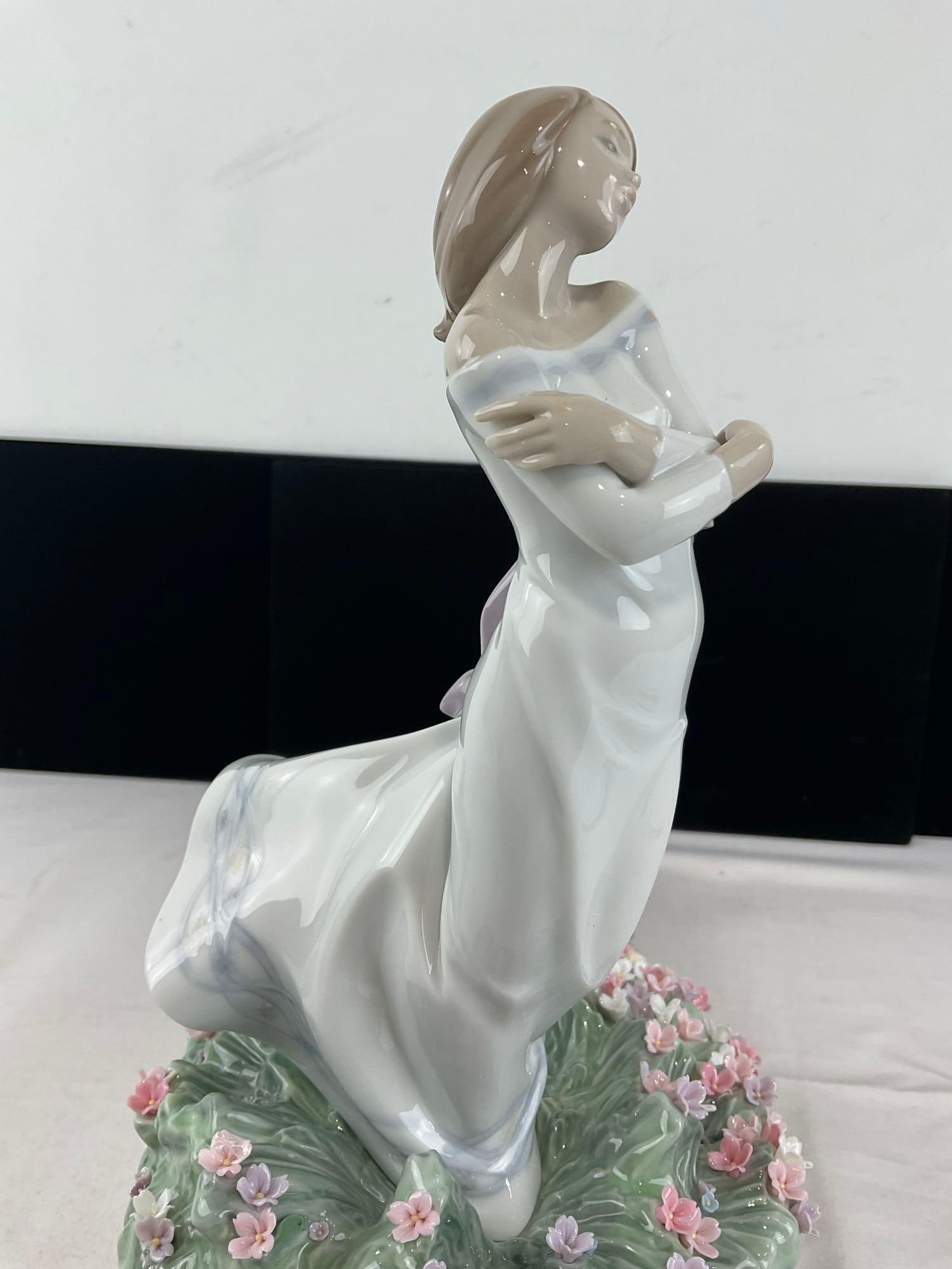 LLADRO Privilege Signed Porcelain Sculpture titled A Sea of Flowers #01007710 w/COA, Original box - 5