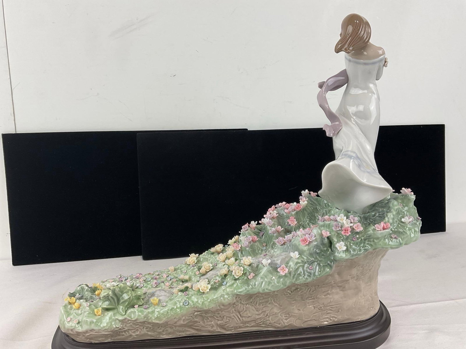 LLADRO Privilege Signed Porcelain Sculpture titled A Sea of Flowers #01007710 w/COA, Original box - 6