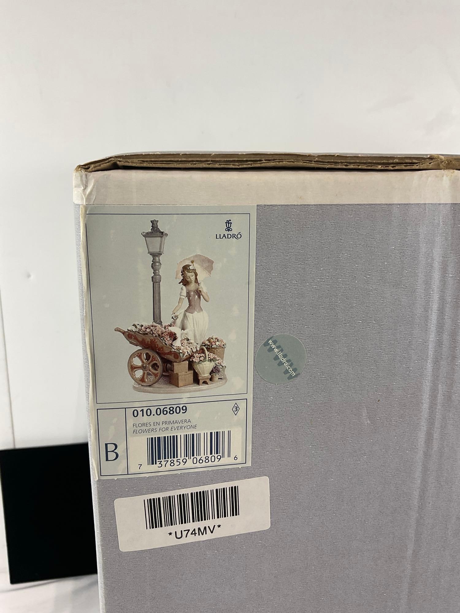 NEW IN BOX Rare Gorgeous LLADRO Sculpture #010.06809 Flowers For Everyone 15x11x9 inches - 2
