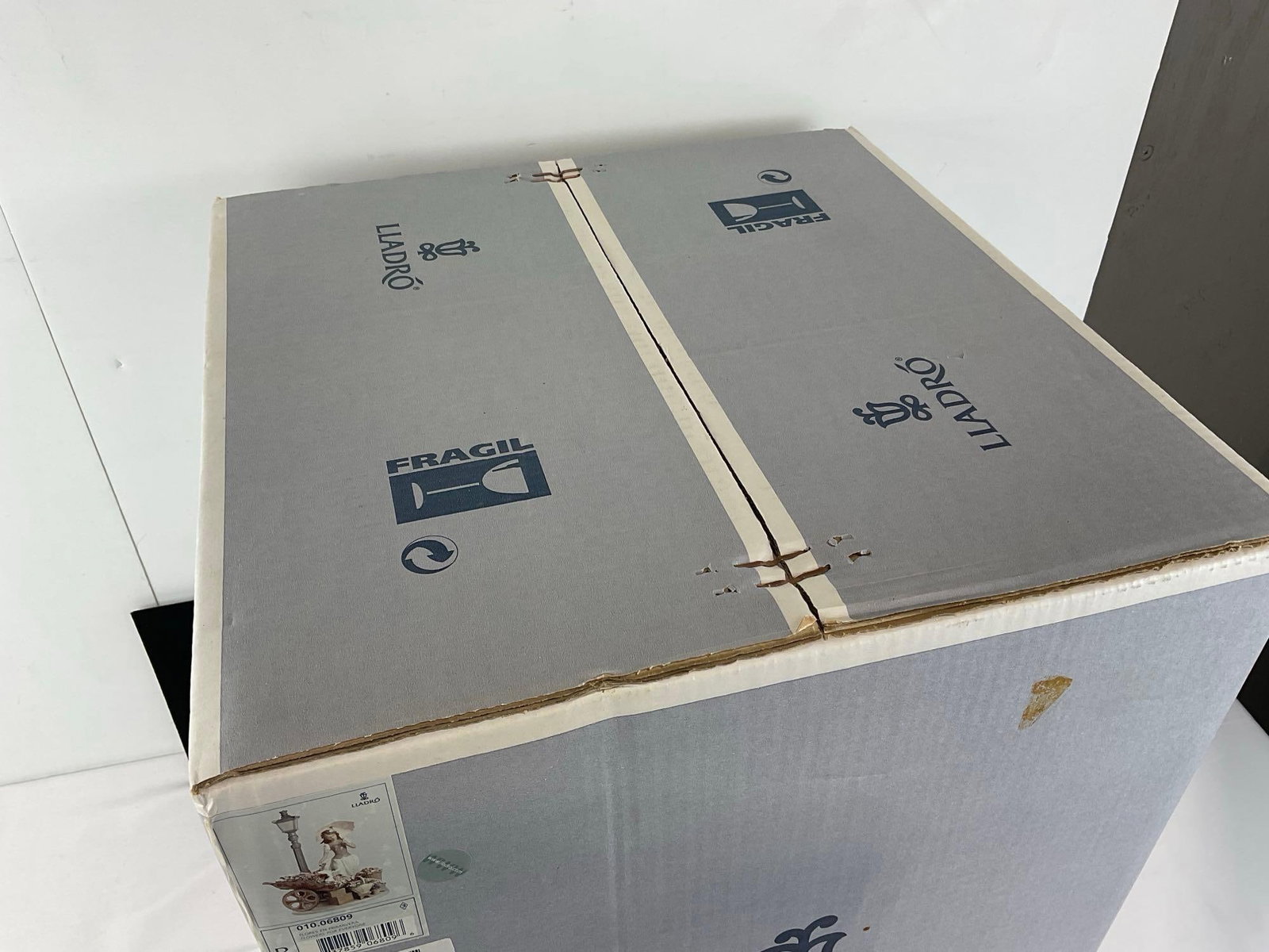 NEW IN BOX Rare Gorgeous LLADRO Sculpture #010.06809 Flowers For Everyone 15x11x9 inches - 3