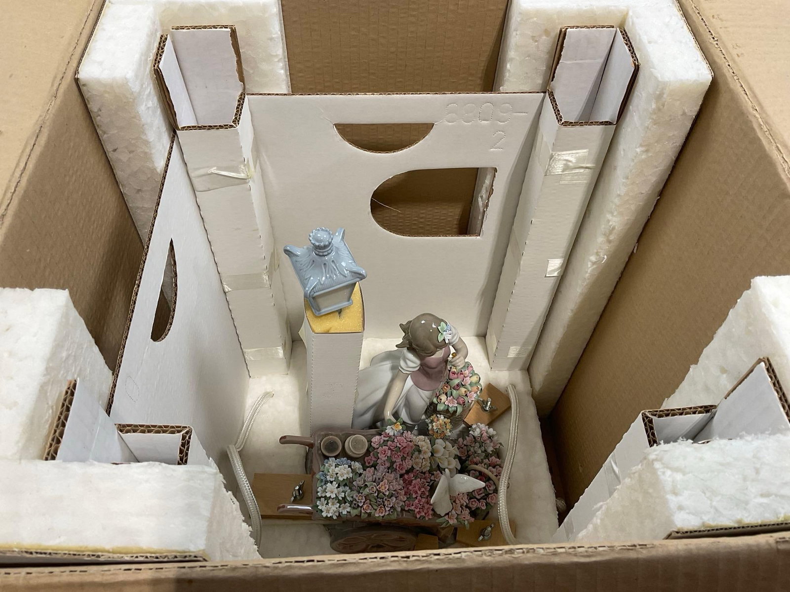 Rare Gorgeous LLADRO Sculpture #010.06809 Flowers For Everyone In Open OG Box , 23x18x18 inches - 13