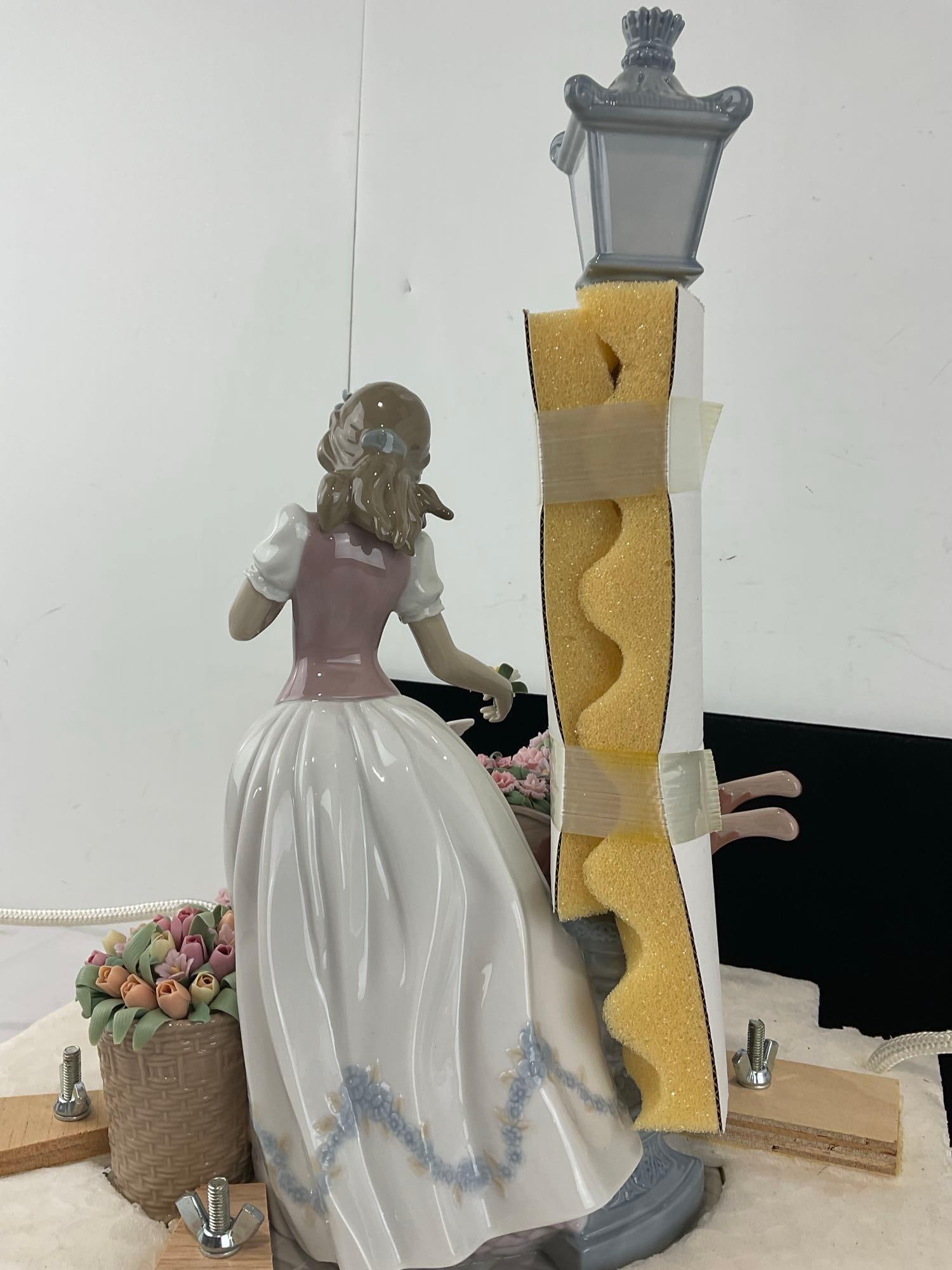 Rare Gorgeous LLADRO Sculpture #010.06809 Flowers For Everyone In Open OG Box , 23x18x18 inches - 7