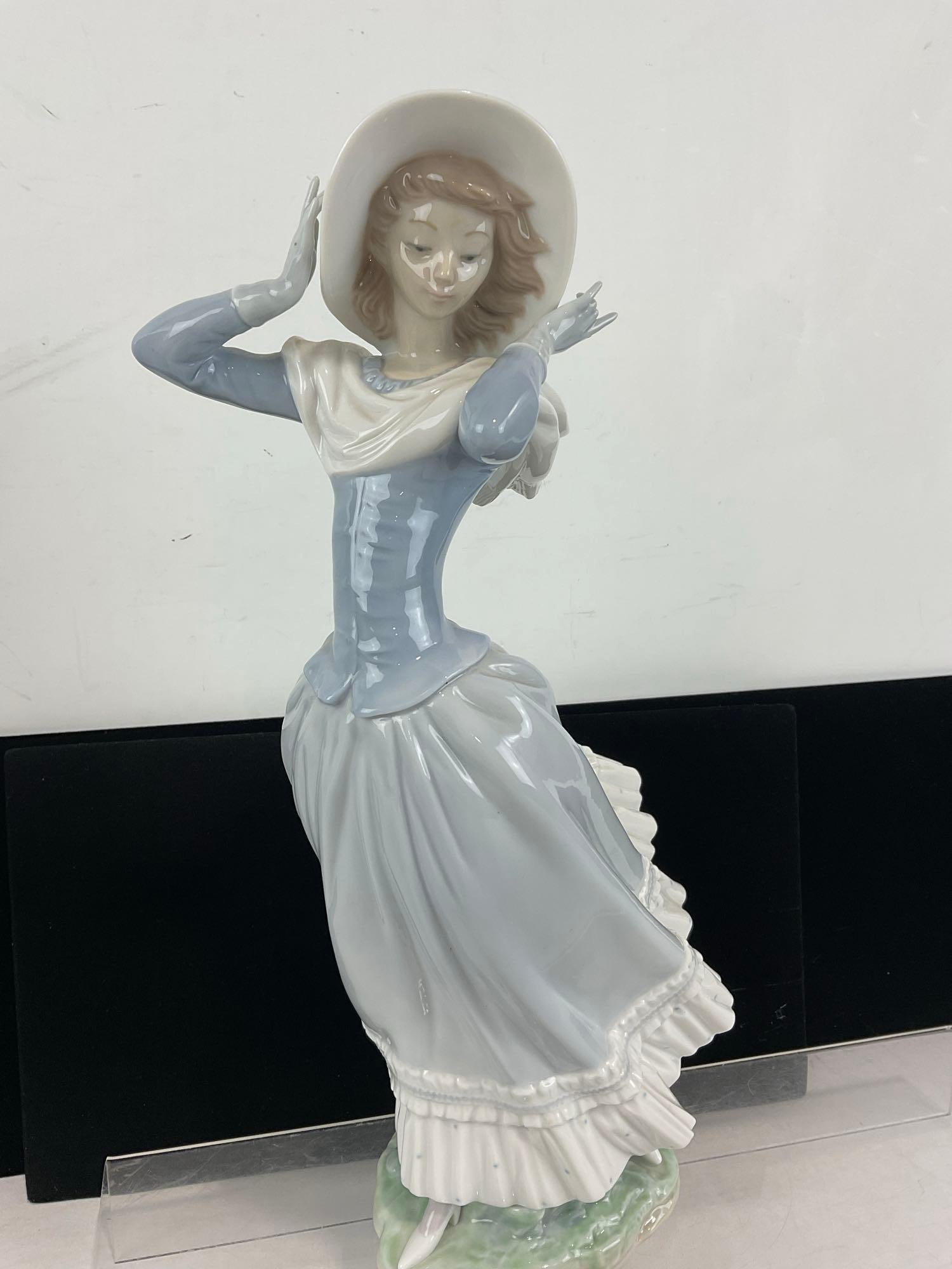 LLADRO Glazed Porcelain Figurine in box, #4936 Spring Breeze, 14x7x7 inches - 2