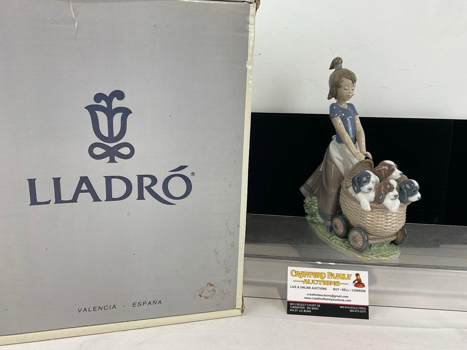LLADRO Glazed Porcelain Figurine in box, #05364 Litter of Fun, 8.5x5x4 inches: Issued in 1986 & retired in 2000. See pics for condition. The box measures approx 7h x 14w x 11d inches. E-6710 Valued 250 to 300 