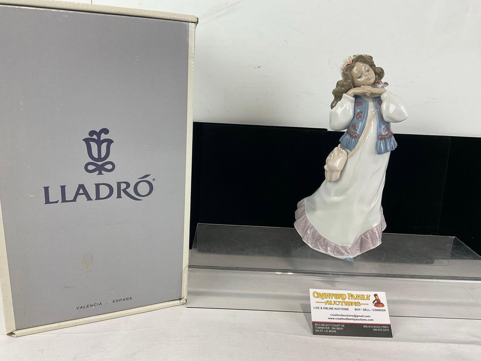 LLADRO Glazed Porcelain Figurine in box, #06401 Dreams of a Summer Past, Event 1997, 10x5x5 inches: Issued in 1997, retired soon after, due to being an event figurine. See pics for condition. The box measures approx 7h x 14w x 9d inches. E-6710 Value 100-150.00