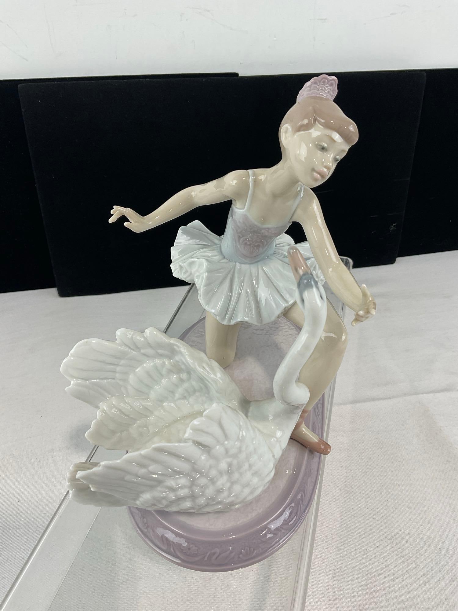 Rare LLADRO Glazed Porcelain F,igurine in box, #06205 Graceful Dance 11x9x6 inches - 2