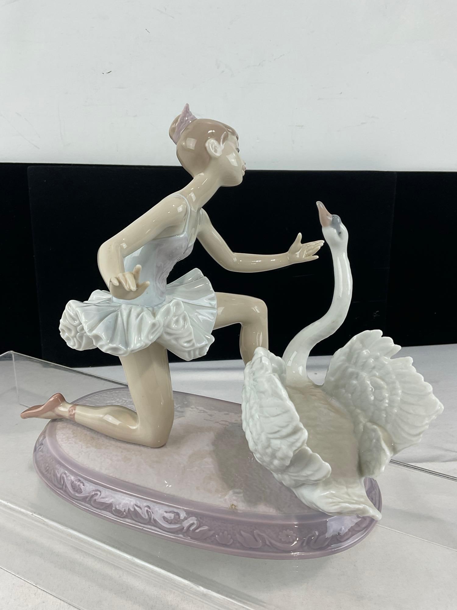 Rare LLADRO Glazed Porcelain F,igurine in box, #06205 Graceful Dance 11x9x6 inches - 3
