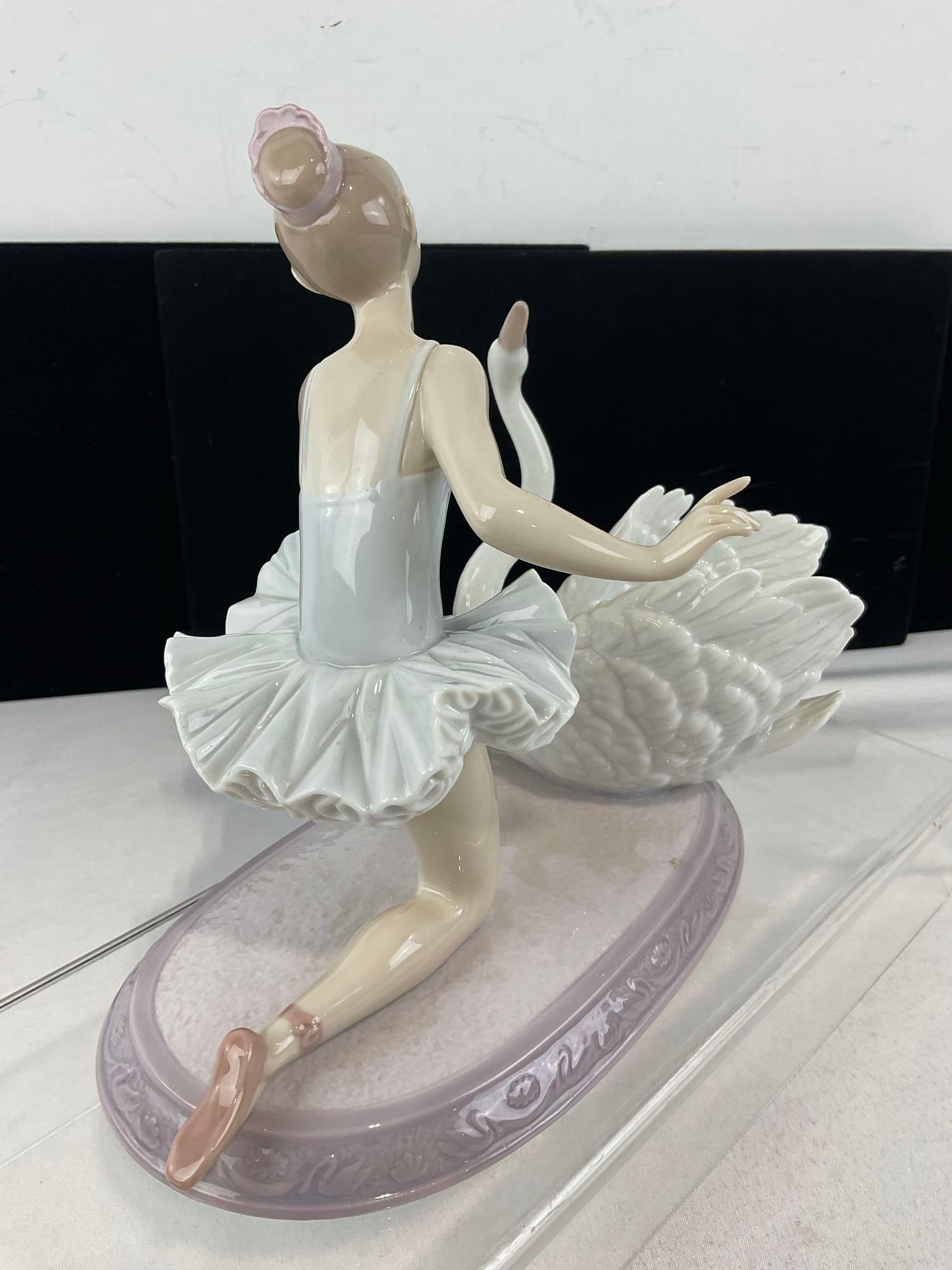 Rare LLADRO Glazed Porcelain F,igurine in box, #06205 Graceful Dance 11x9x6 inches - 4