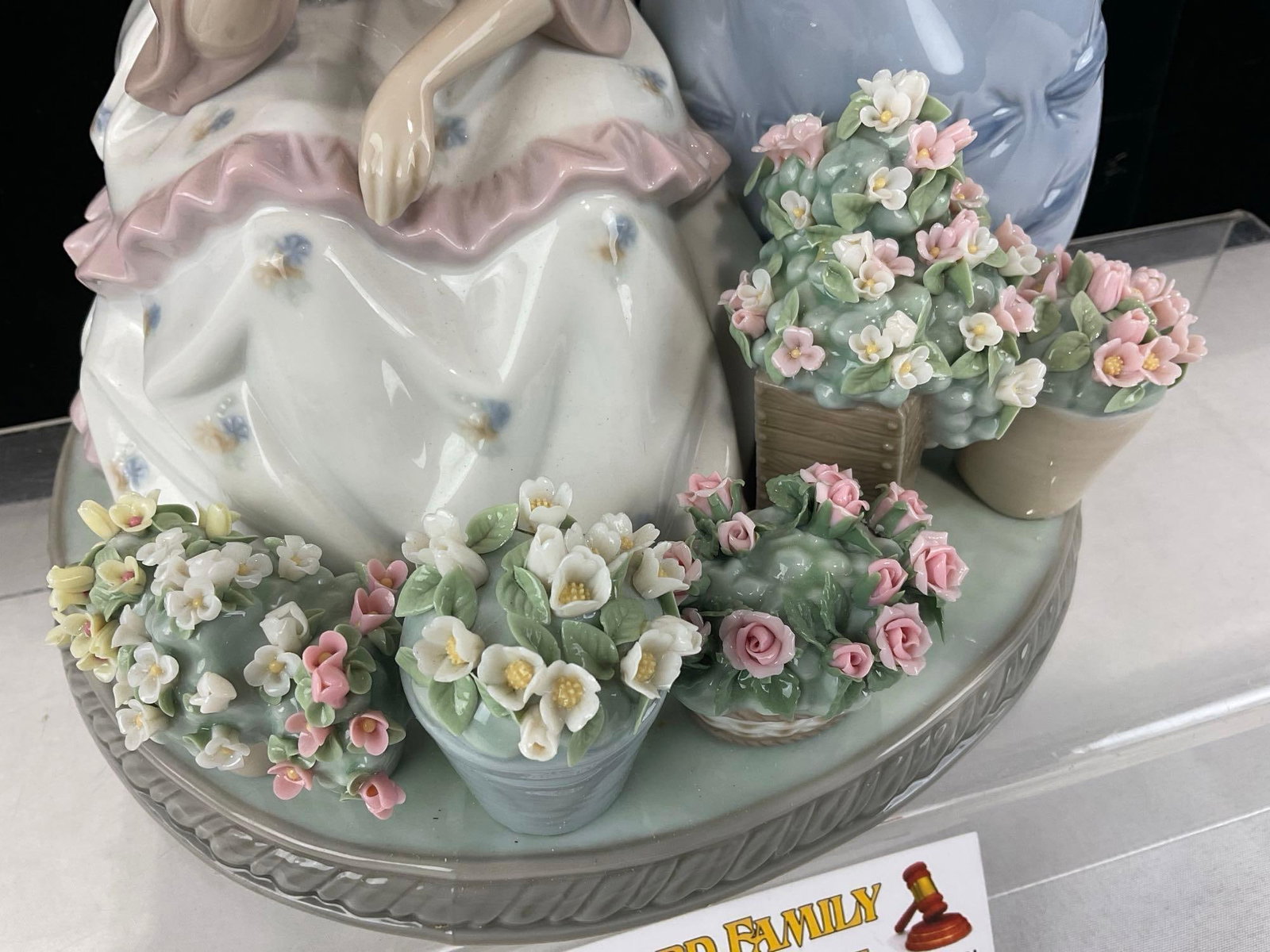 LLADRO Glazed Porcelain Figurine in box, #05537 Flowers For Sale, roughly 10x9x7 inches - 4