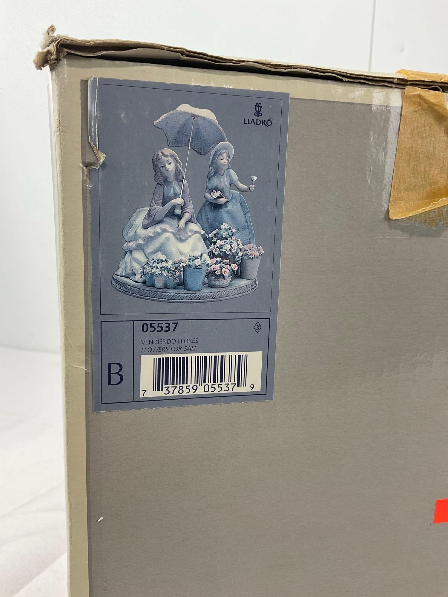 LLADRO Glazed Porcelain Figurine in box, #05537 Flowers For Sale, roughly 10x9x7 inches - 7