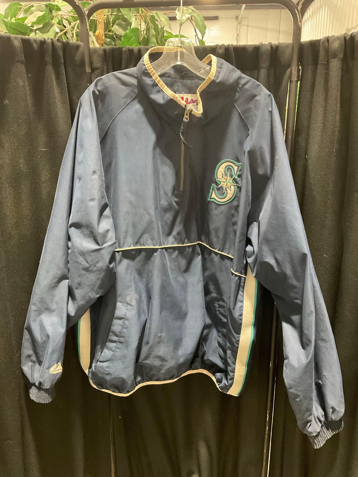 Vintage Seattle Mariners Majestic size XL Athletic 1/4 Zip Windbreaker Pullover Jacket, Dark Blue: Needs some cleaning. See pics for condition. Measures approx 28h x 18w x 3d inches. E-6290