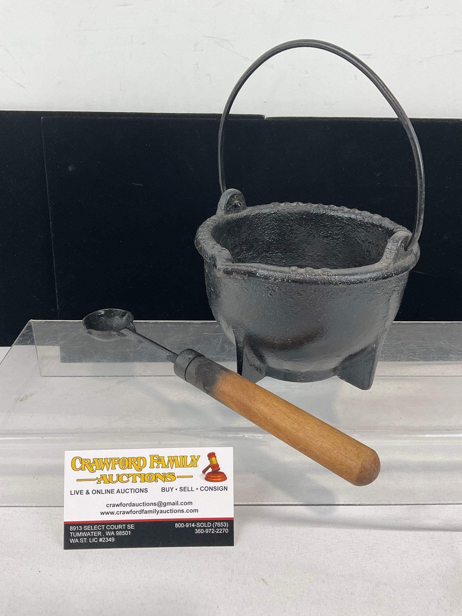 Metalcrafts Inc Wilsonville ORE, Cast Iron Crucible for Lead, w/Casting Tool: See pics for condition. Measures approx 8h x 9w x 6d inches. E-6420