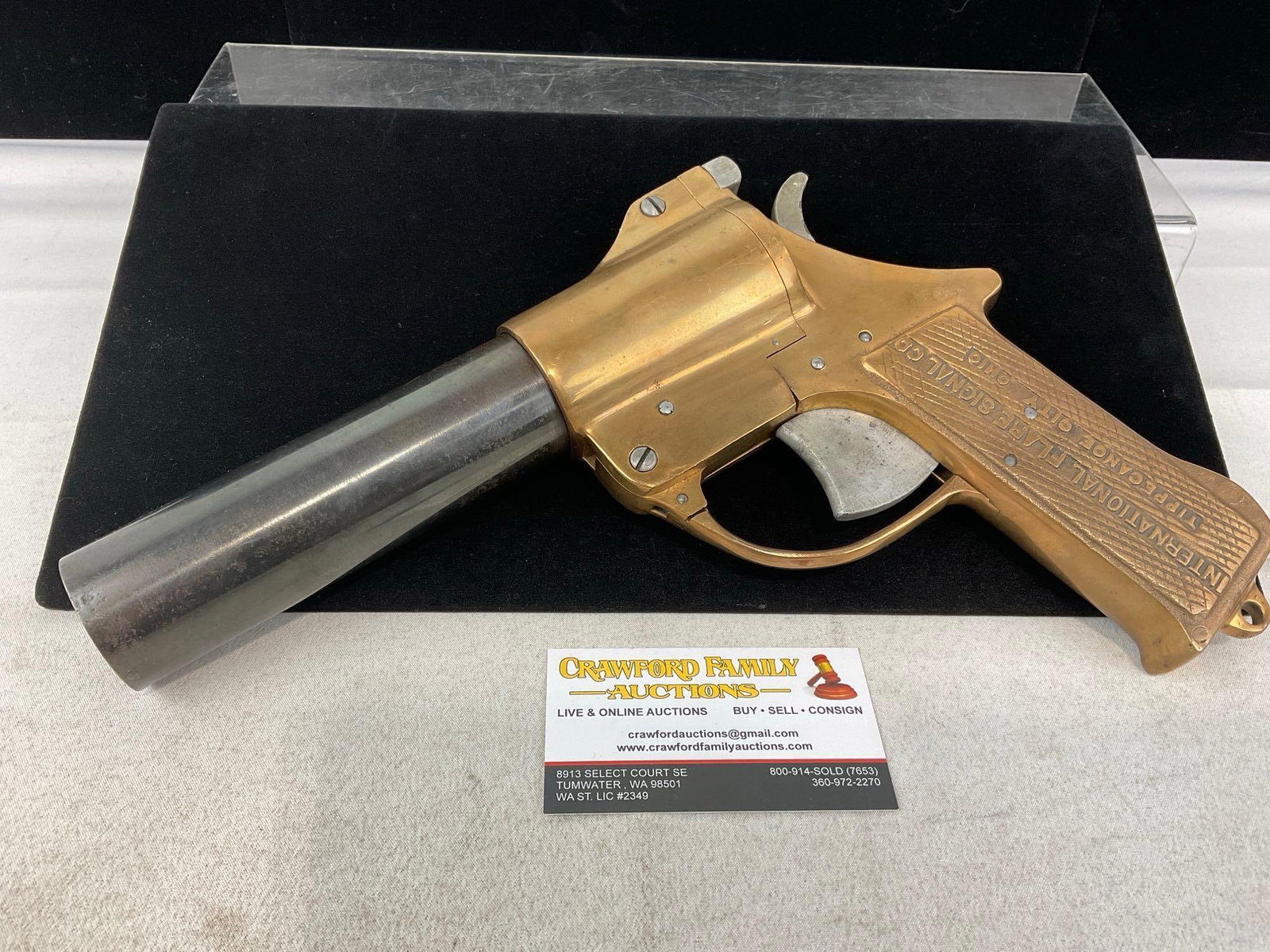 WWII 1944 International Flare Signal Co. model 52 37mm Flare Gun, Brass & Steel, SN:29061: Marked PT Nov 44. Appears to be in good shape, shows some imperfections. The barrel measures approx 8 inches. The piece measures approx 12h x 10w x 3d inches. See pics. E-6440