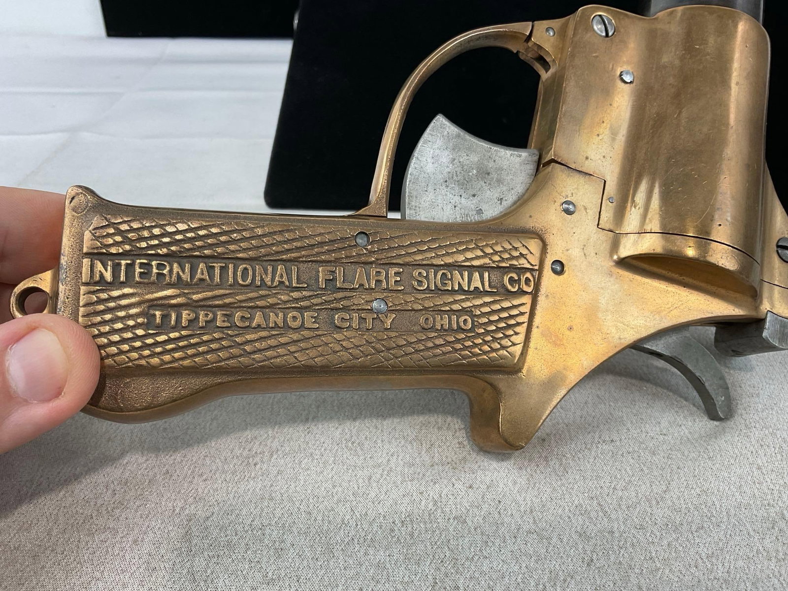 WWII 1944 International Flare Signal Co. model 52 37mm Flare Gun, Brass & Steel, SN:29061 - 2