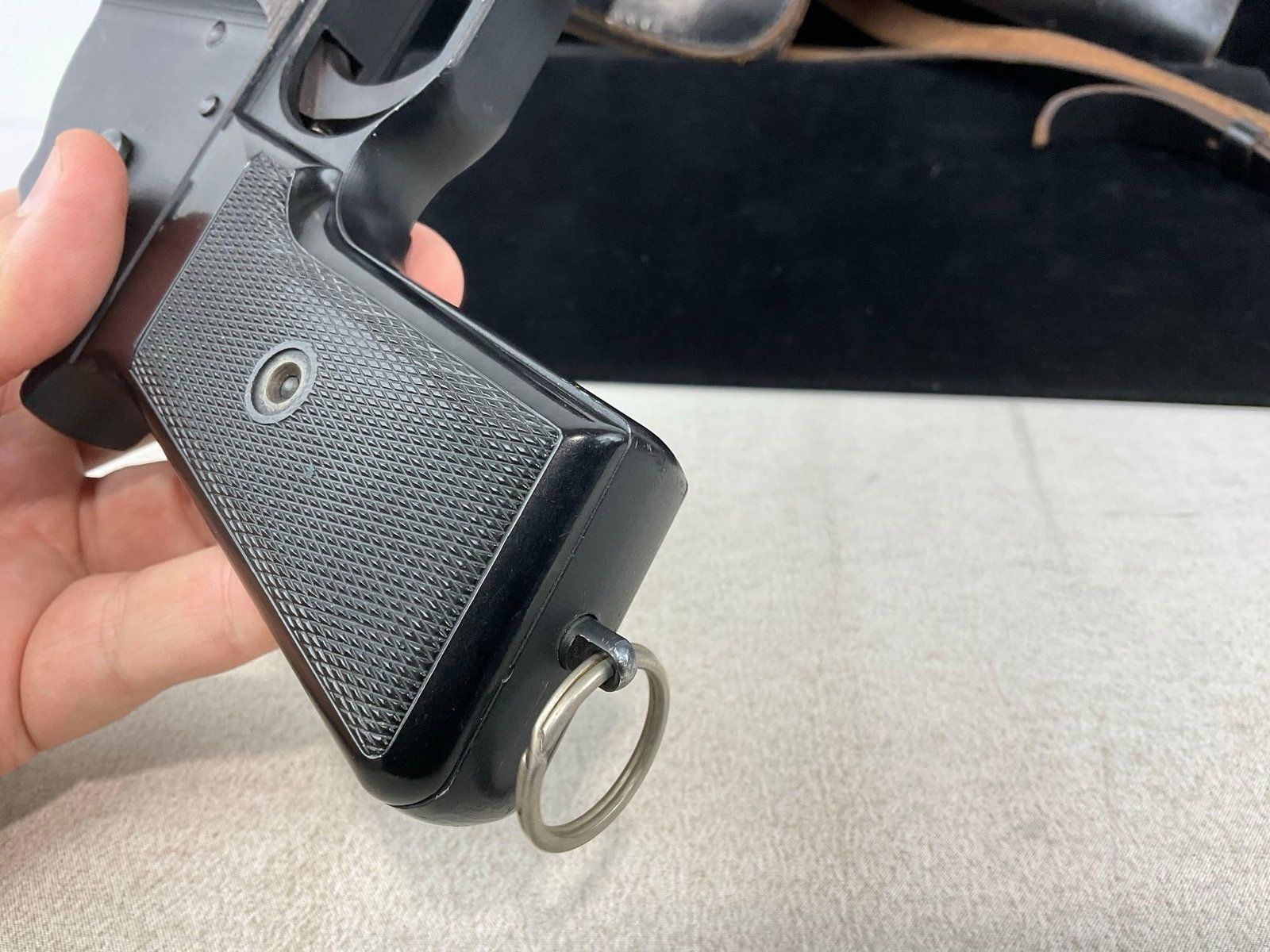 1966 East German LP1 Flare Gun, 26.5mm bore, Polymer w/Aluminum Barrel, w/Leather Case/Holster - 6