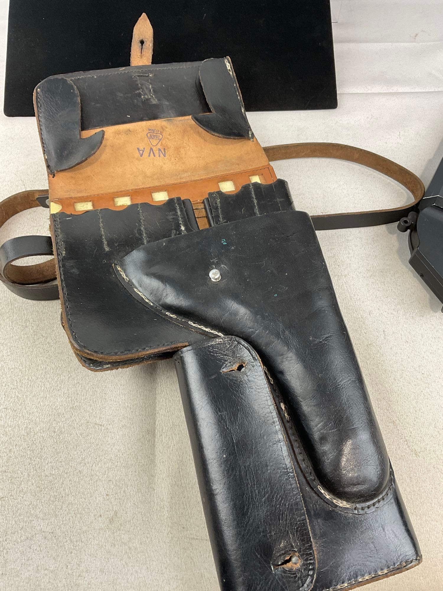 1966 East German LP1 Flare Gun, 26.5mm bore, Polymer w/Aluminum Barrel, w/Leather Case/Holster - 9