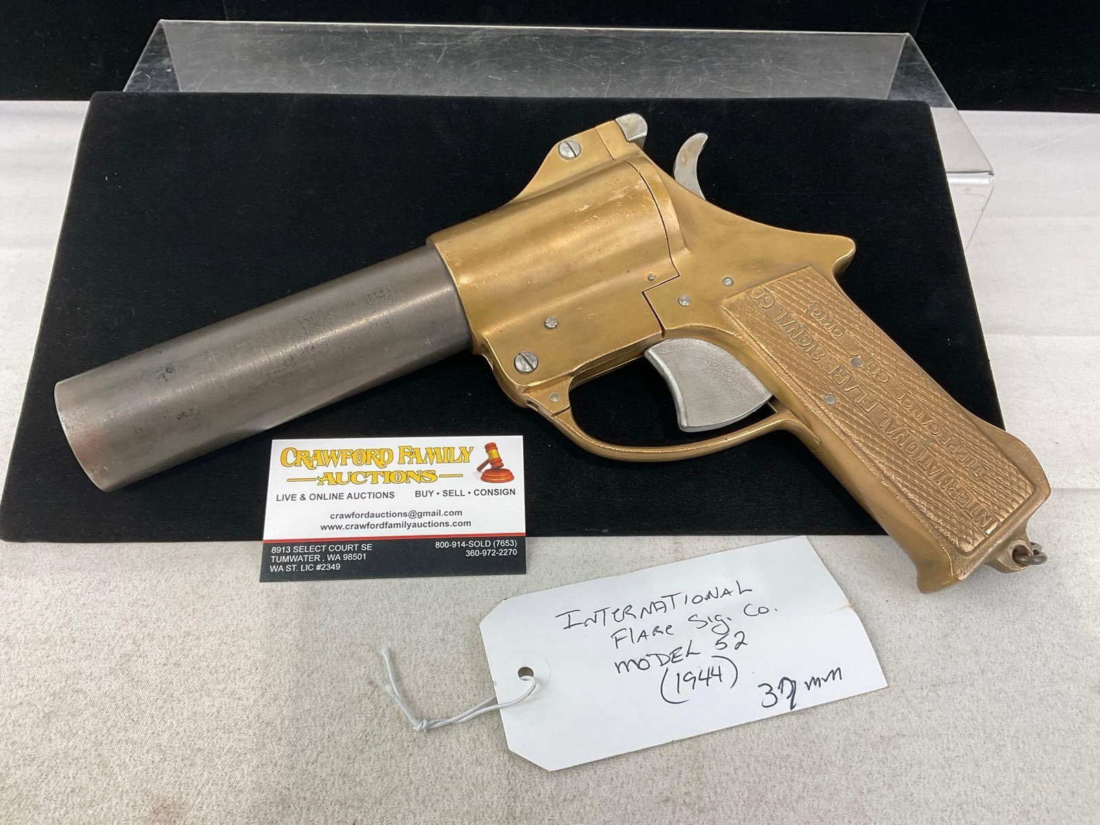 WWII Era 1944 International Flare Signal Co. Model 52, 37mm bore, Brass & Blued Steel, SN:25761: Appears to be in good shape. The barrel measures approx 9 inches. The piece measures approx 12h x 9w x 3d inches. See pics. E-6440
