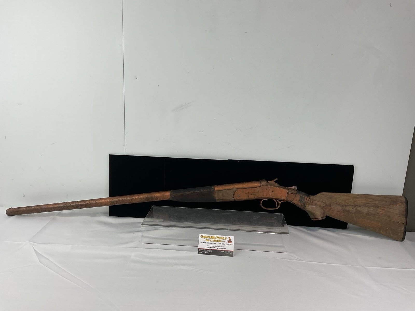 Vintage Single Shot Shotgun Break Open, J. Stevens Arms Co.? worn & weathered. SN: 9871 no ffl: Wall hanger no ffl Appears to be in fair to poor shape, the whole piece has lost finish, paint, or adhesive wear on it. The internals appear to be able to be restored, we are not experts though. The