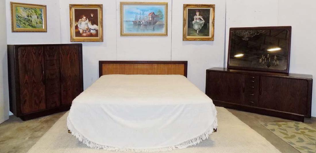 WONDERFUL MID CENTURY MODERN DANISH DYRLUND 4pc KING: WHATEVER YOU COULD YOU ASK FOR IN A MCM BEDROOM SET, THIS SET HAS. GREAT MAKER, FANTASTIC EYE APPEAL, KING SIZE. IT HAS IT ALL. BED, MIRROR, WIDE DRESSER AND TALL DRESSER, YOU WONT BE DISAPPOINTED WIT