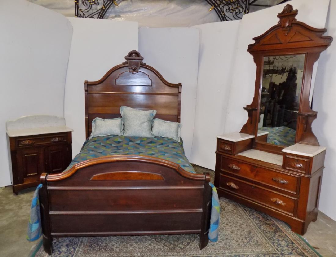 VICTORIAN BEDROOM SET (1 of 9)