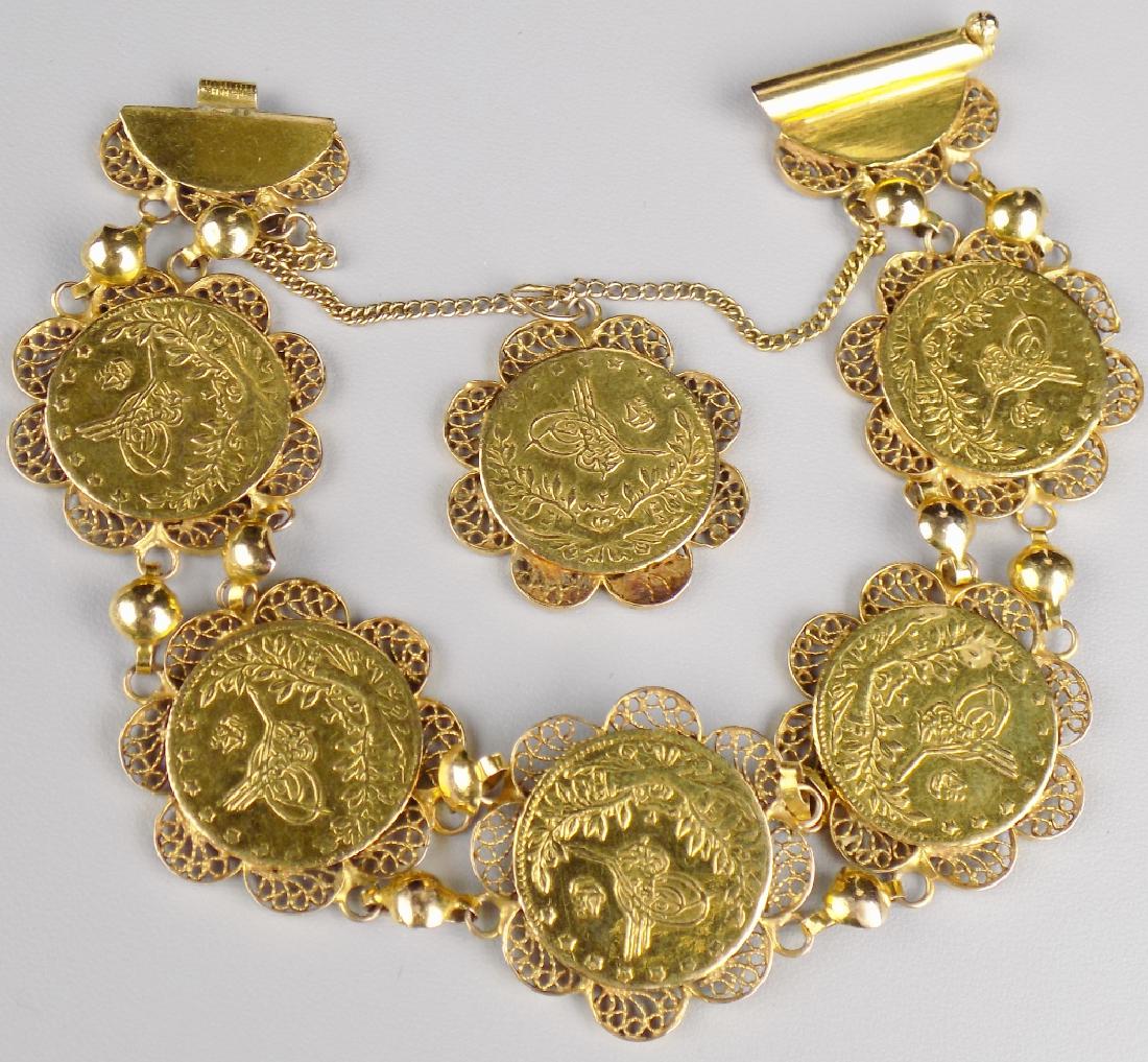 18k GOLD BRACELET: 18K BRACELET WITH 6 ROSETTE MEDALLIONS. TOTAL WEIGHT IS 20.6 GRAMS.
