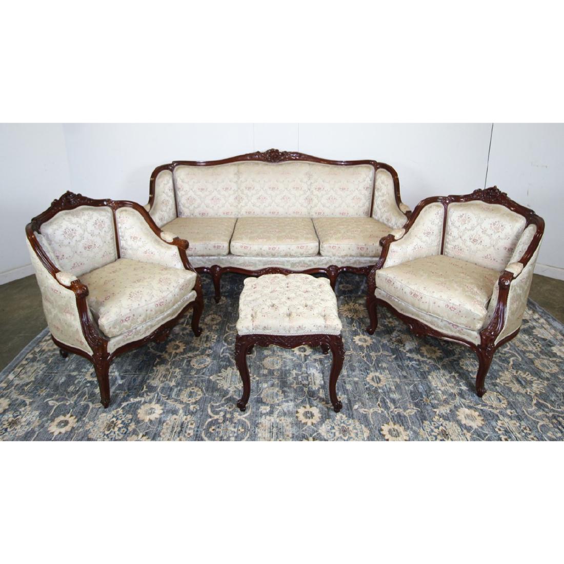 FOUR PIECE LIVING ROOM SET: A FOUR PIECE CARVED UPHOLSTERED LIVING ROOM SET. INCLUDES SOFA, MATCHING ARM CHAIRS, AND MATCHING TUFTED OTTOMAN. SUPER CLEAN AND WELL CARED FOR.