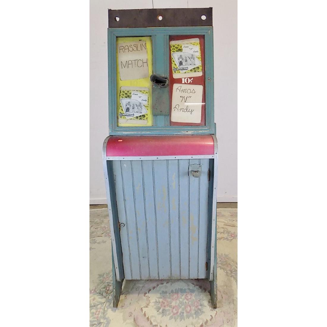 VINTAGE PEEP HOLE COIN OP VIEWER: A VINTAGE 10 CENT PEEP SHOW COIN OPERATED VIEWING MACHINE. 1930'S FILM RASSLIN MATCH INSIDE. COIN OP AND PROJECTOR APPEAR TO BE COMPLETE WITH MOVIE HOWEVER WE CANNOT CONFIRM. WILL BE BUYING AS IS. PLE