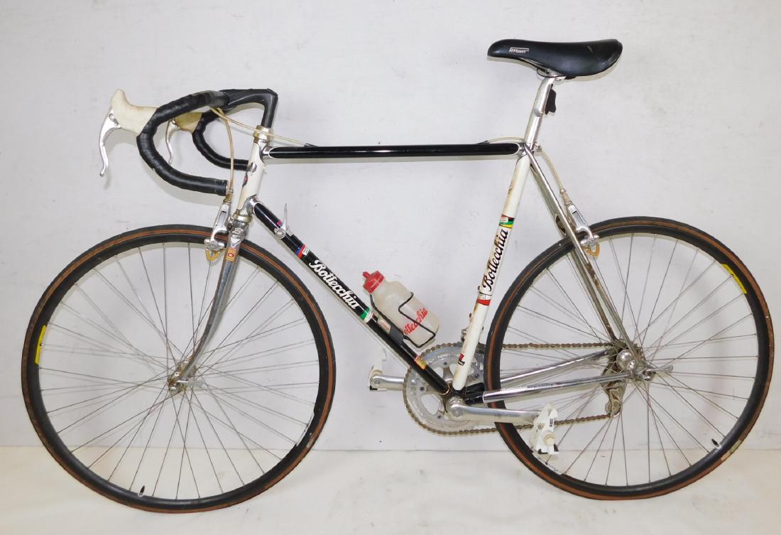 BOTTECHIA MEN'S BIKE: AN ITALIAN BOTTECCHIA CAMPAGNOLO MEN'S RACING BIKE.