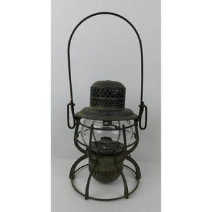 ARMSPEAR MFG RAILROAD LANTERN.: AN ANTIQUE ARMSPEAR MFG. CO "1925" ERIE RAILROAD LANTERN. WITH CLEAR GLOBE. MEASURES 14.25"H.