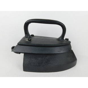 NEW YORK PRESSING CO GAS IRON: A NEW YORK PRESSING IRON CO PAINTED IRON. MEASURES 10.5"W X 7"H.