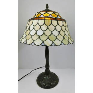 STAINED GLASS "FISH SCALE" TABLE LAMP: A STAINED AND SLAG GLASS TABLE LAMP WITH "FISH SCALE" SHADE. MEASUERS 23"H. DOES HAVE SMALL CRACK ON SHADE. <.75" LONG. PLEASE SEE PHOTOGRAPHS.