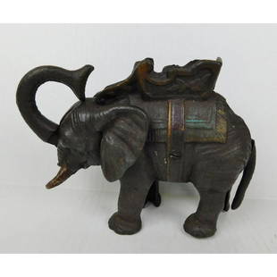 ANTIQUE CAST IRON ELEPHANT BANK: AN ANTIQUE CAST IRON MECHANICAL ELEPHANT BANK. MEASURES 7.5"W X 5.5"H.