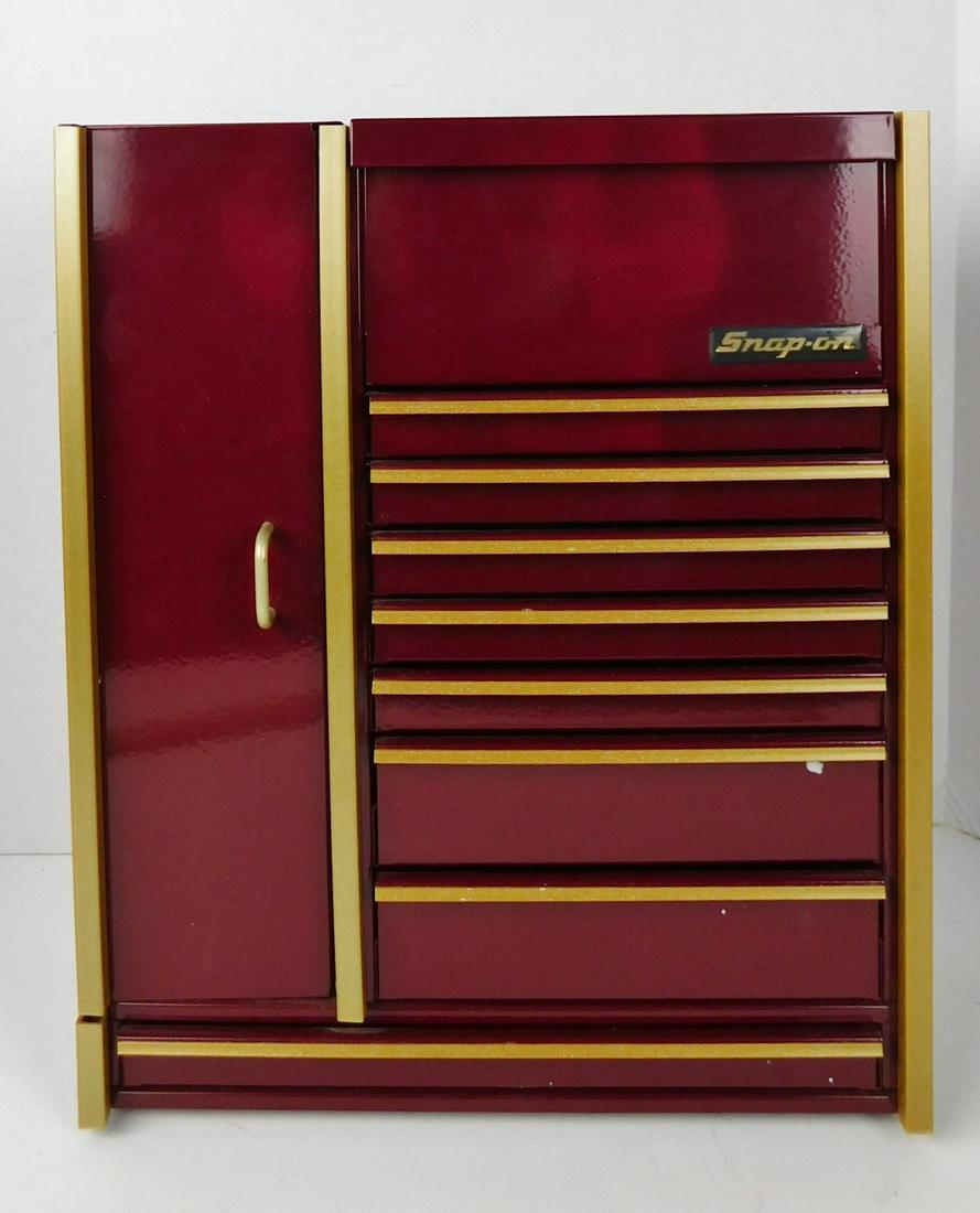 SNAP-ON JEWELRY "TOOL" BOX: A SNAP-ON JEWELRY BOX. MADE OF A HEAVY GAUGE POWDER COATED STEEL. PLEASE SEE PHOTOGRAPHS. MEASURES 12"W X 4.5"D X 15"H.