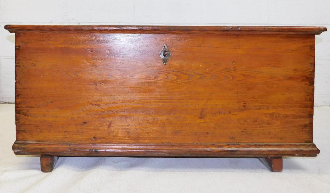 RUSTIC ANTIQUE DOVETAILED BLANKET CHEST: A RUSTIC ANTIQUE BLANKET CHEST WITH EARLY STRAP HINGES AND DOVETAILED CORNERS. MEASURES 40"W X 21.5"D X 19"H.