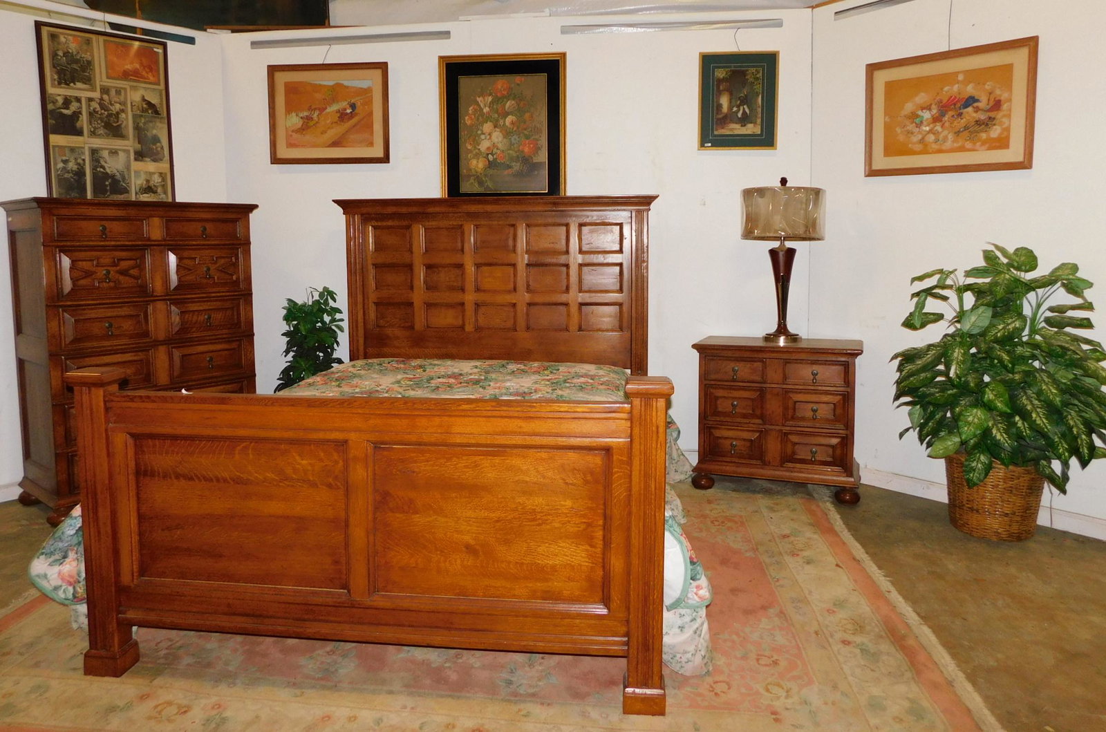 THREE PIECE STICKLEY BEDROOM SET: A THREE PIECE QUEEN SIZE STICKLEY OAK BEDROOM SET. SET INCLUDES BED,, TALL CHEST OF DRAWERS, AND NIGHT STAND.