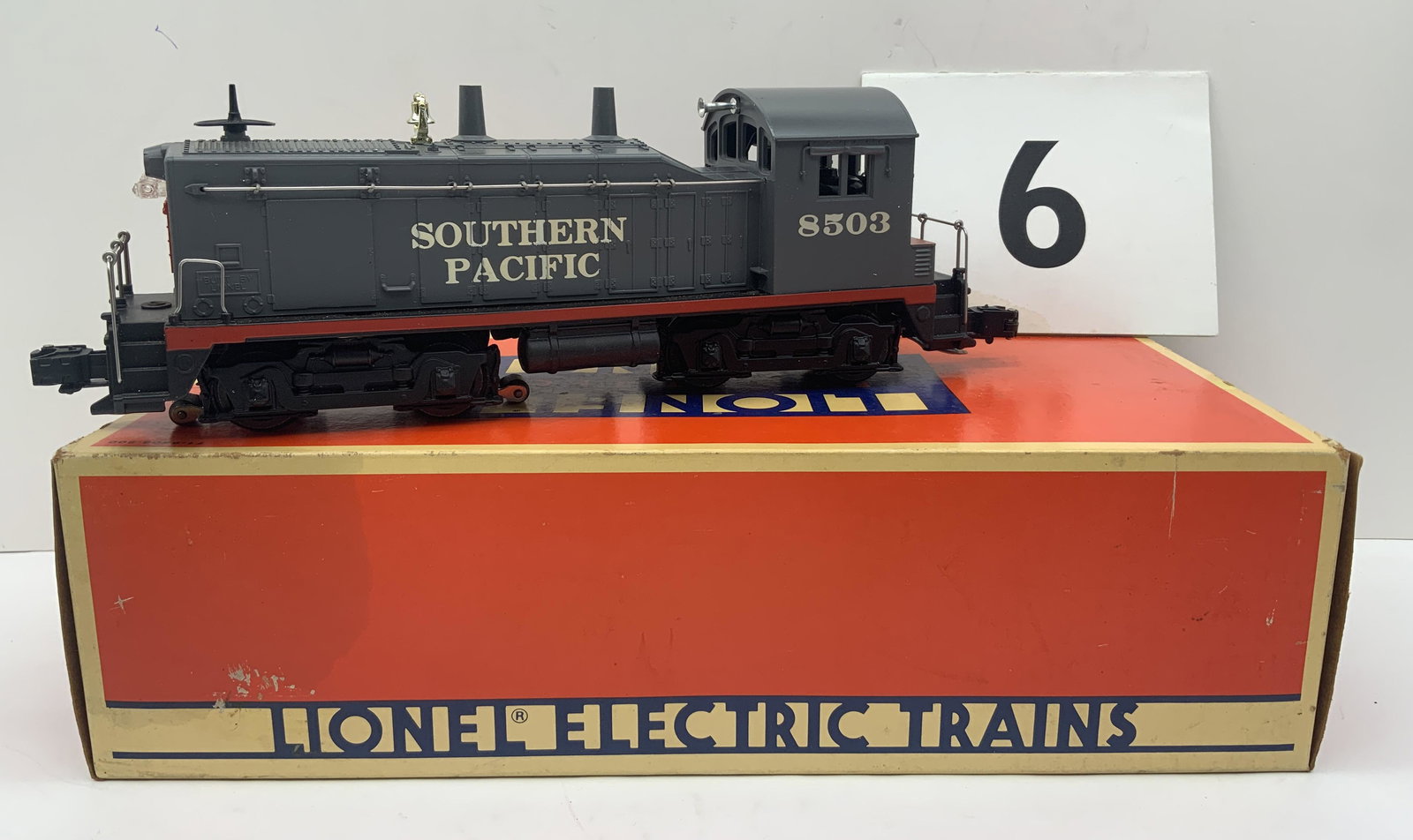 LIONEL 6-18503 SOUTHERN PACIFIC DIESEL SWITCHER WITH BOX. (1 of 4)