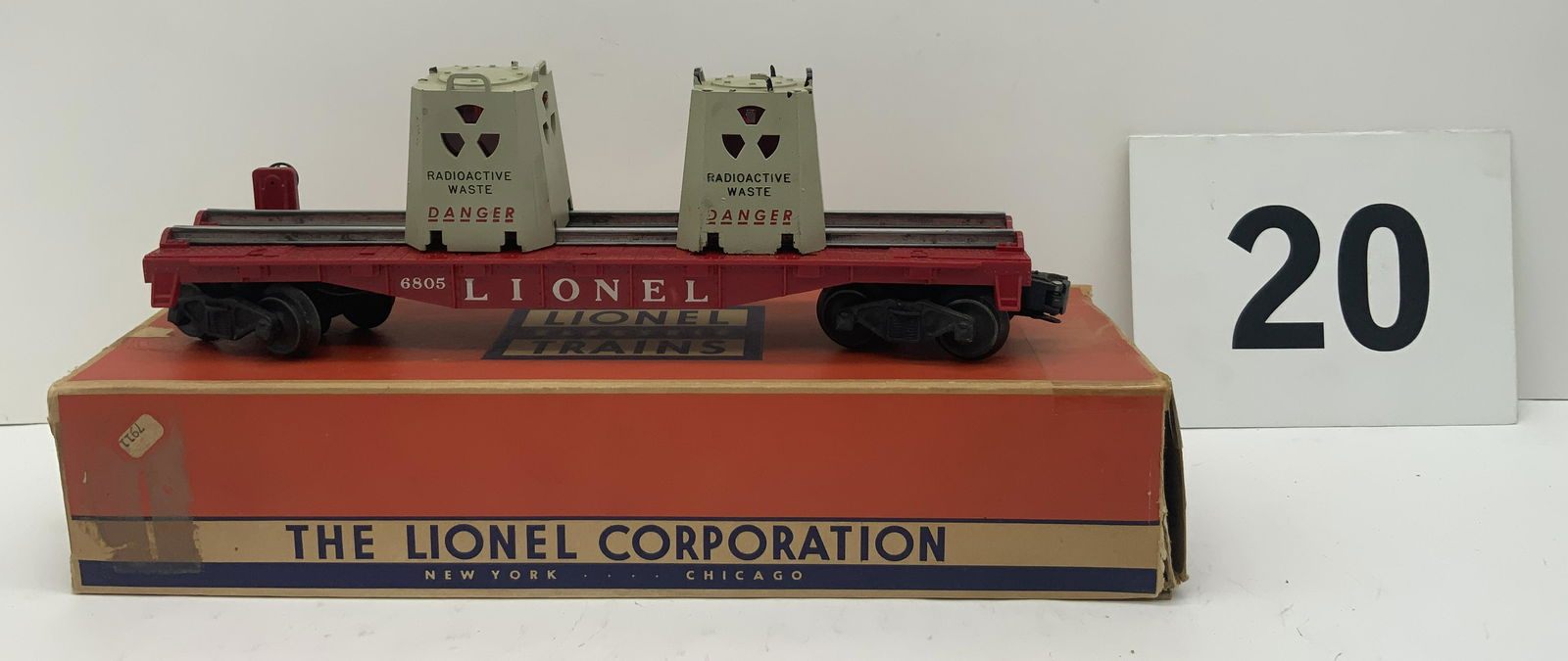 LIONEL 6805 ATOMIC ENERGY DISPOSAL CAR WITH BOX. (1 of 4)