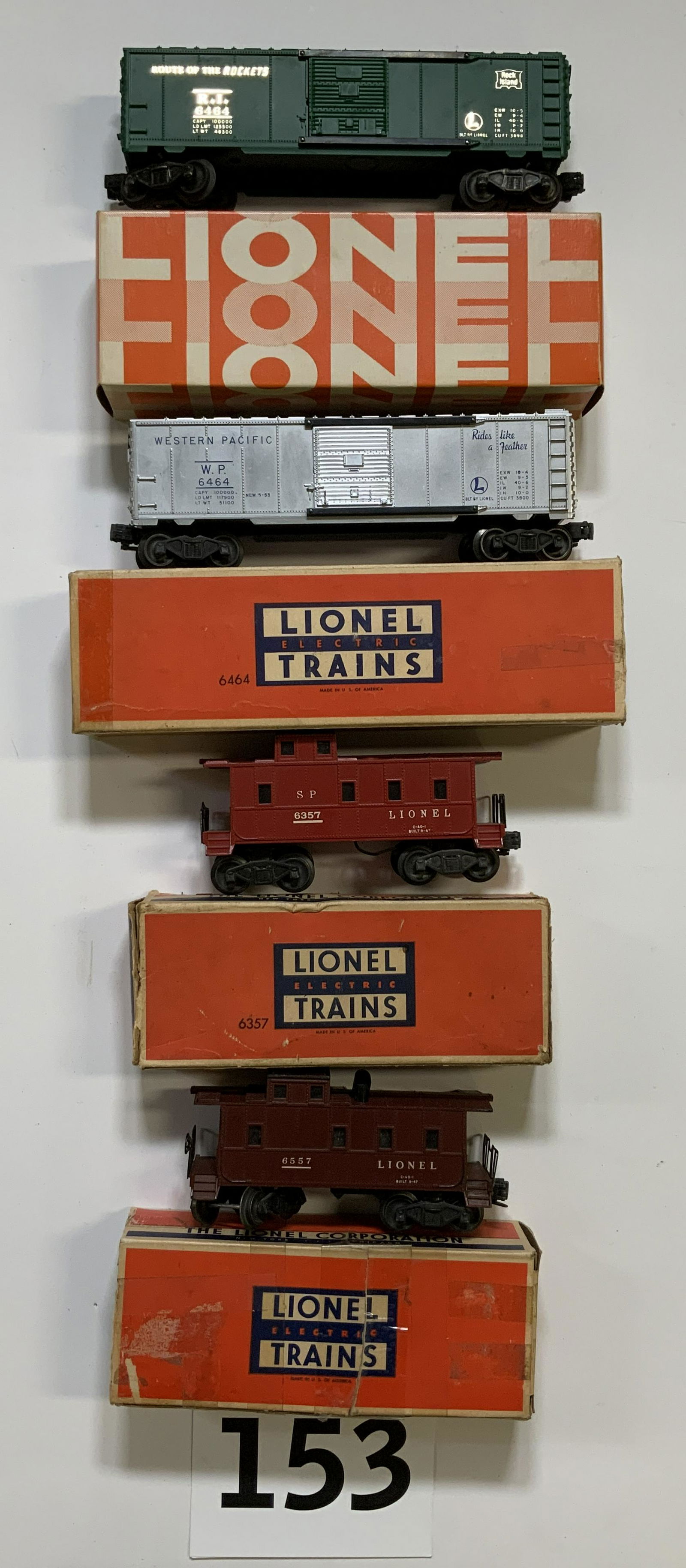 FOUR PIECE LIONEL TRAIN CAR LOT. (1 of 4)