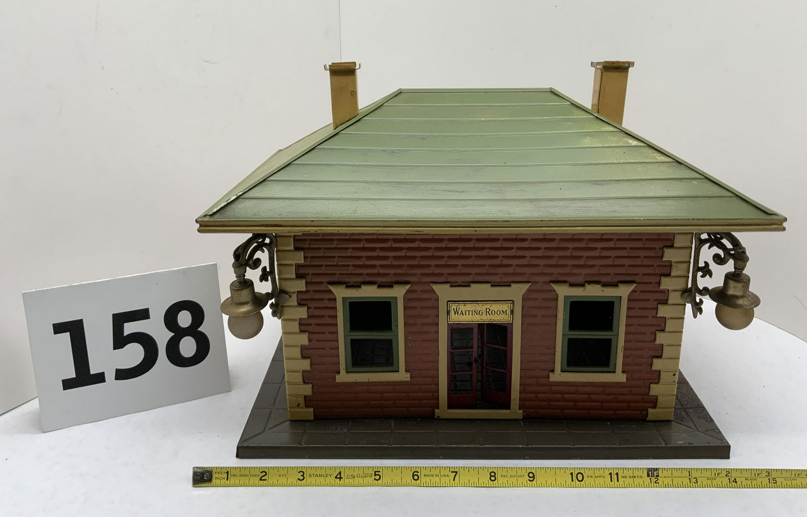 PRE WAR TIN LIONEL CITY WAITING ROOM. (1 of 4)