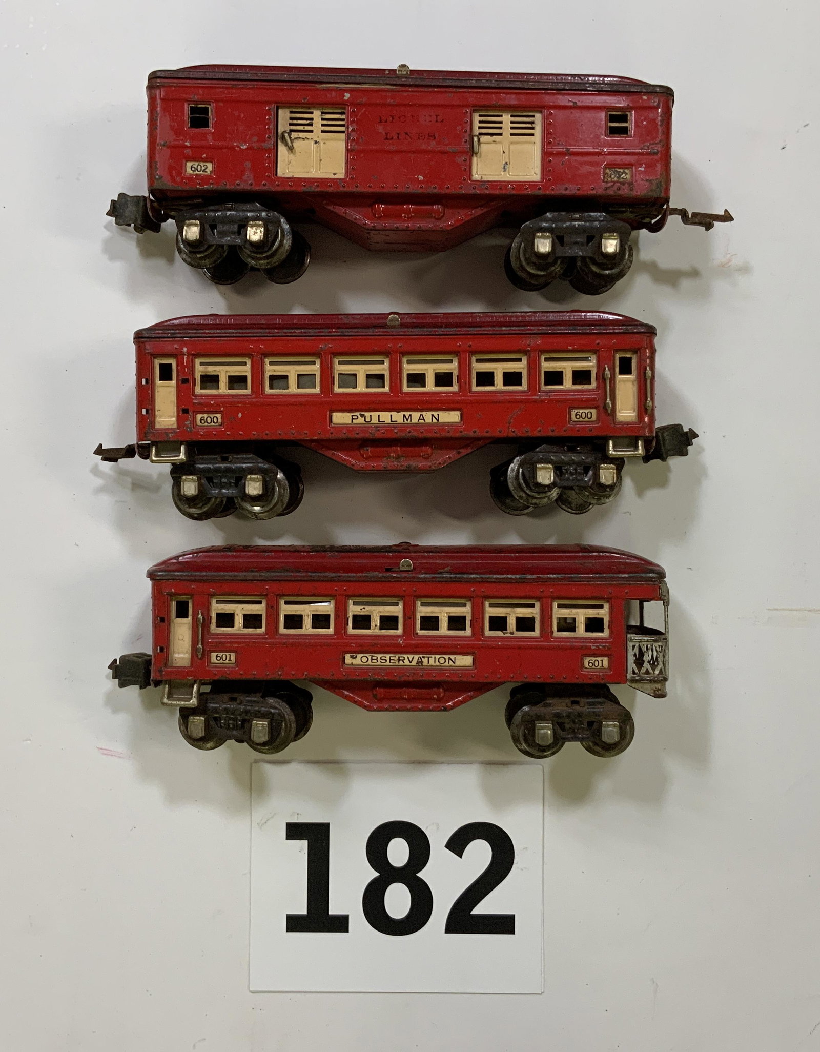 PRE WAR LIONEL LINES 600, 601, AND 602 METAL TRAIN CARS.: PRE WAR LIONEL LINES 600, 601, AND 602 METAL TRAIN CARS.