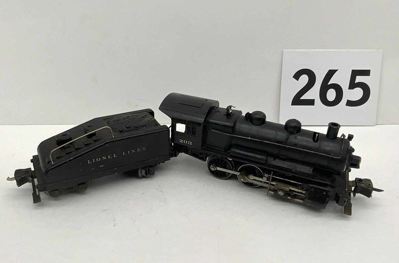 LIONEL 203 0-6-0 PRE WAR LOCOMOTIVE WITH TENDER.: LIONEL 203 0-6-0 PRE WAR LOCOMOTIVE WITH TENDER.