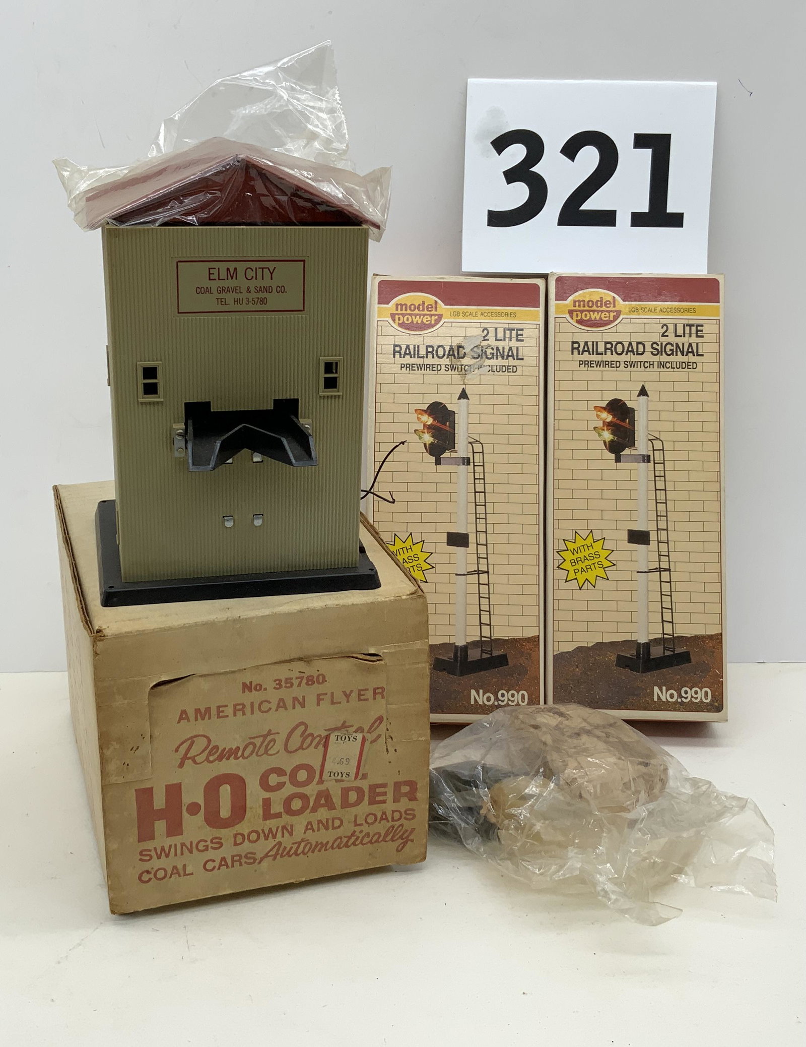 AMERICAN FLYER NO COAL LADDER, MODEL POWER RAILROAD SIGNALS.: AMERICAN FLYER NO COAL LADDER, MODEL POWER RAILROAD SIGNALS.