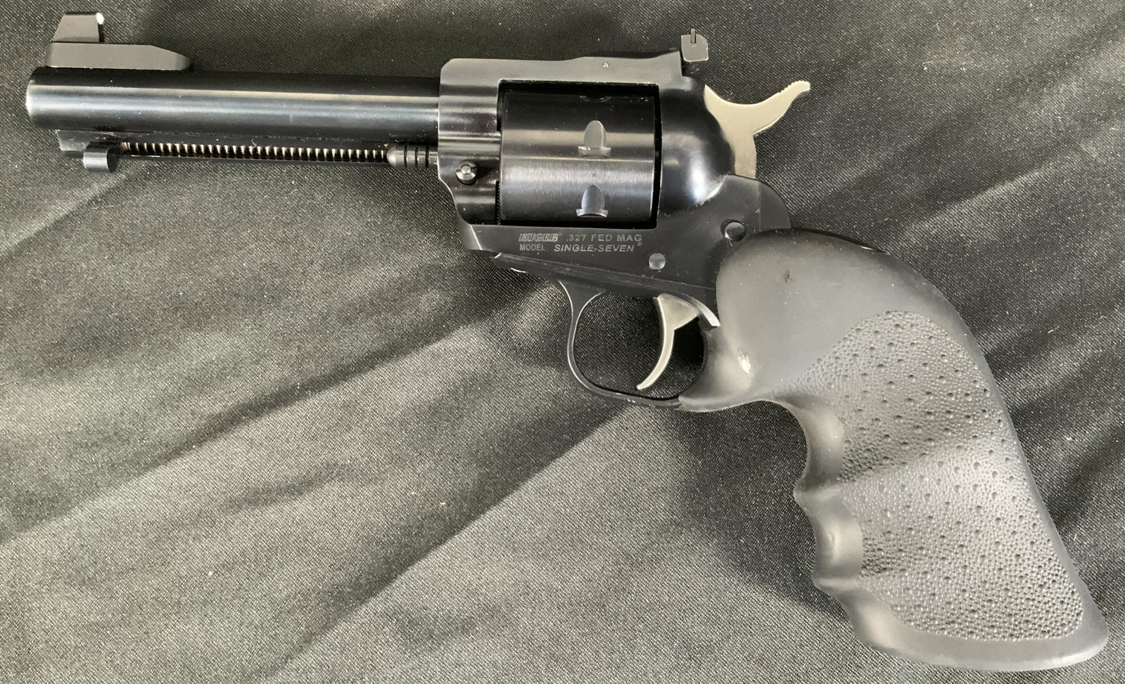 RUGER SINGLE 7 327 FEDERAL MAG REVOLVER.: RUGER SINGLE 7 327 FEDERAL MAG REVOLVER. THIS FIREARM NEEDS TO BE REGISTERED.