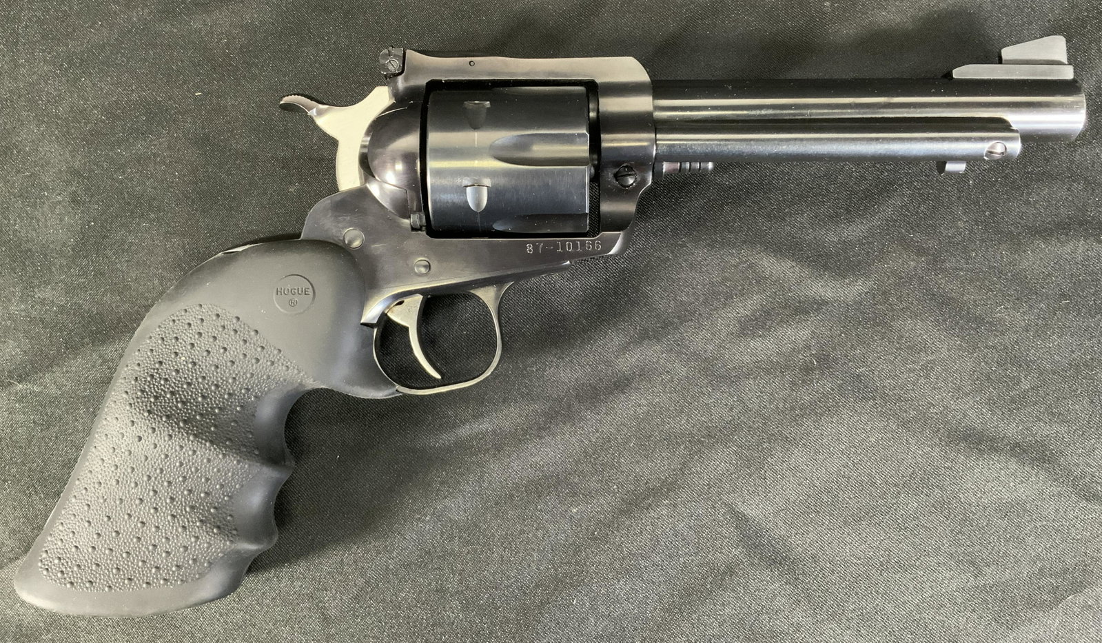RUGER SUPER BLACK HAWK 44 MAG REVOLVER WITH HOGUE GRIPS.: RUGER SUPER BLACK HAWK 44 MAG REVOLVER WITH HOGUE GRIPS. SERIAL NUMBER 87-10166. THIS FIREARM NEEDS TO BE REGISTERED.