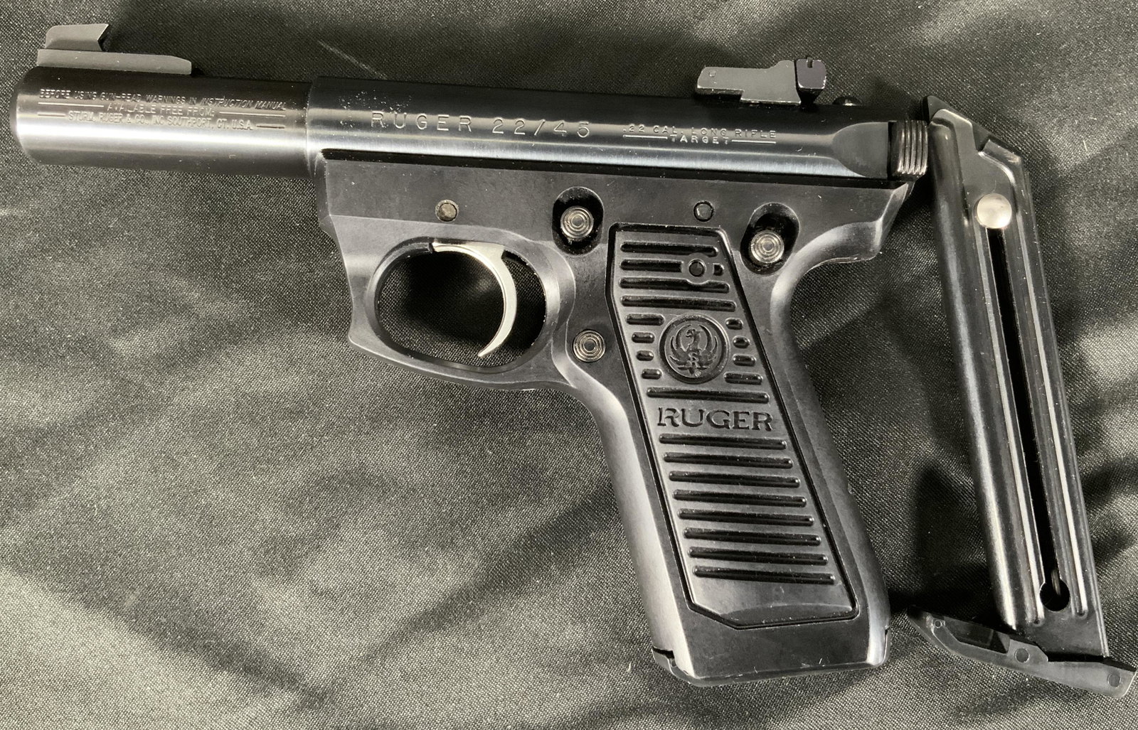RUGER 22/45 22LR PISTOL WITH TWO MAGAZINES: RUGER 22/45 22LR PISTOL WITH TWO MAGAZINES. SERIAL NUMBER 224-64642. THIS FIREARM NEEDS TO BE REGISTERED