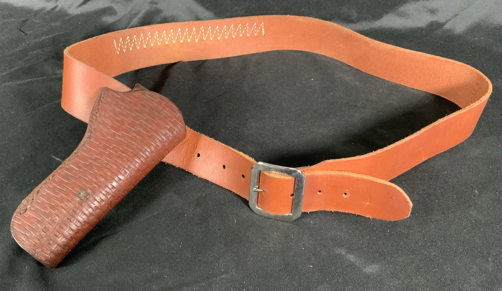 VIKING 22 CAL PISTOL HOLSTER WITH LEATHER AMMO BELT AND AMMO: VIKING 22 CAL PISTOL HOLSTER WITH LEATHER AMMO BELT AND AMMO