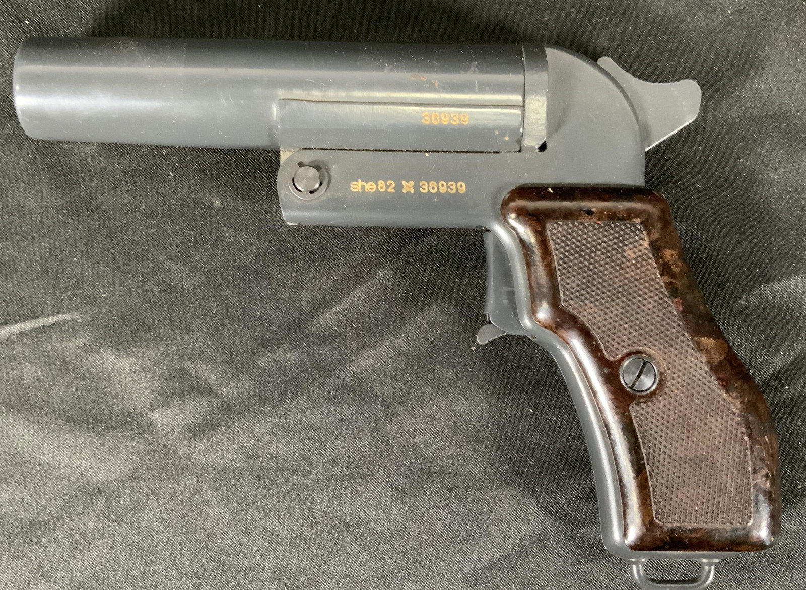 SHE 82 FLARE GUN SERIAL NO. 36939: SHE 82 FLARE GUN SERIAL NO. 36939