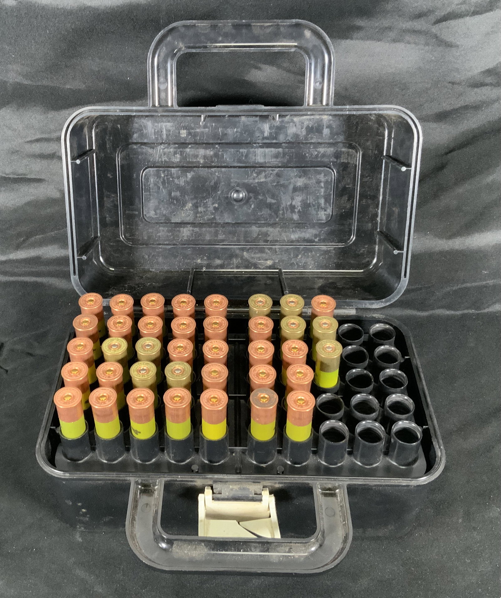 88 ROUNDS 20 GAUGE SHOT GUN AMMO WITH CASE GUARD 100 BOX: 88 ROUNDS 20 GAUGE SHOT GUN AMMO WITH CASE GUARD 100 BOX