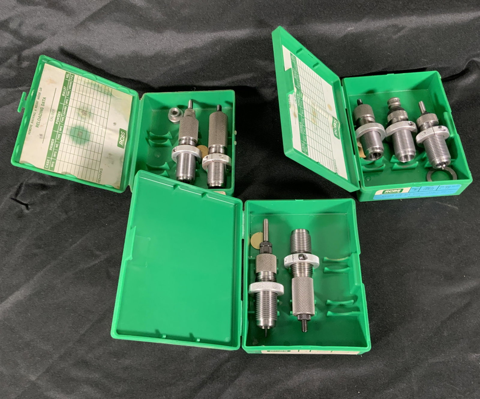 THREE DIE SETS 7 MM-08 REMINGTON 44 MAG AND 270 WINCHESTER AS SHOWN.: THREE DIE SETS 7 MM-08 REMINGTON 44 MAG AND 270 WINCHESTER AS SHOWN.