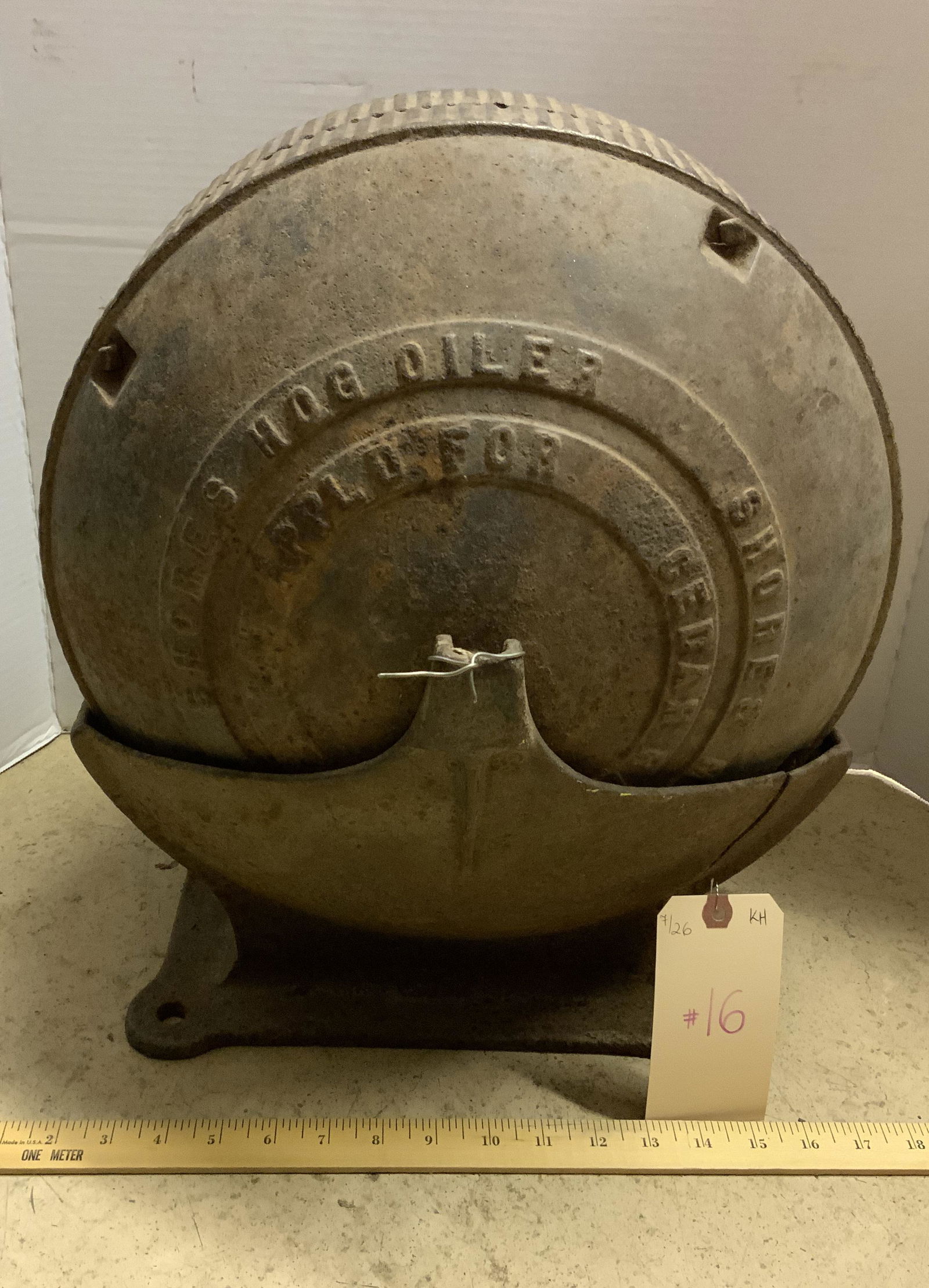 VINTAGE CAST IRON SHORES HOG OILER. (1 of 2)